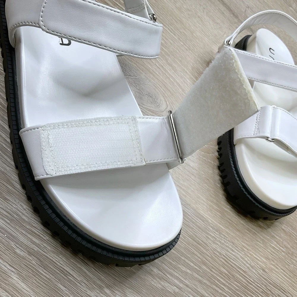 Unisa Sandals Women Size 8 White Strappy Flat Platform Faux Leather NWOB